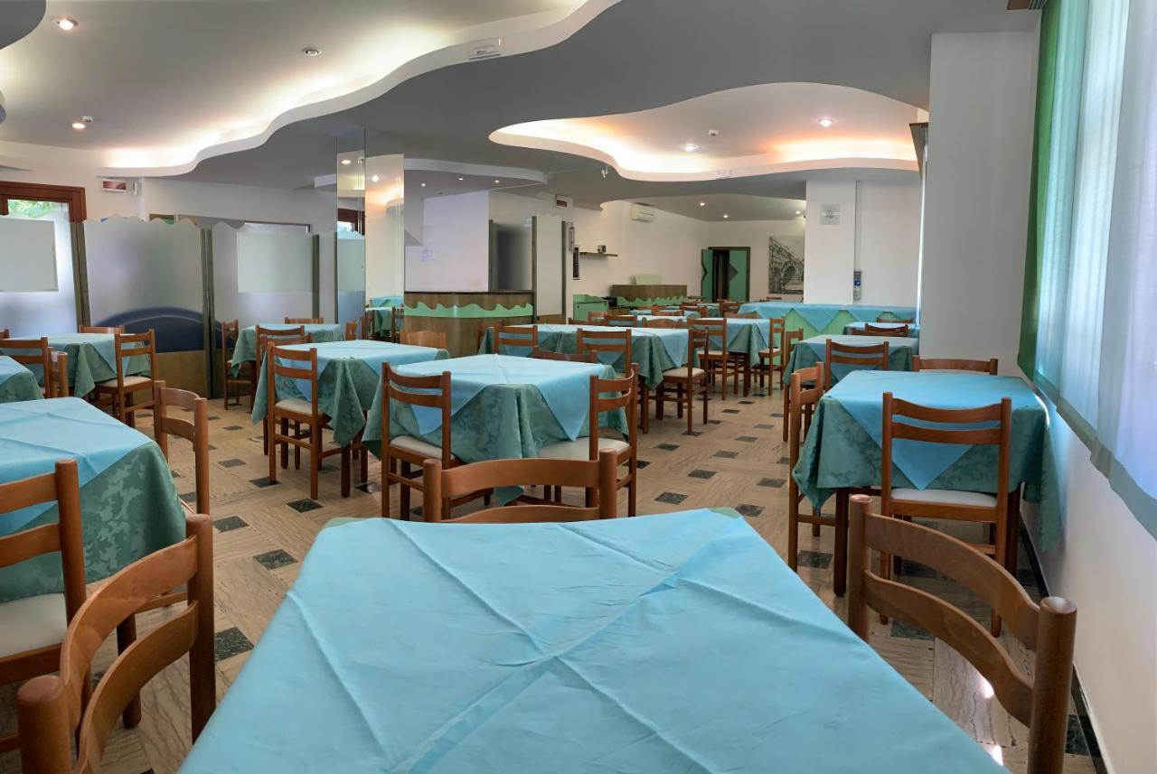 Hotel Del Vecchio Rimini Esterno foto