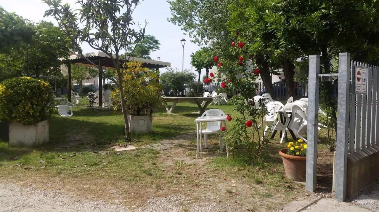 Hotel Del Vecchio Rimini Esterno foto