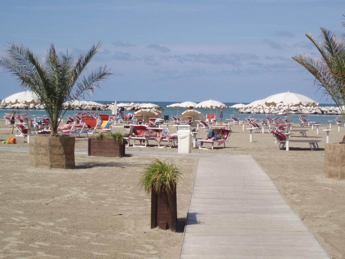 Hotel Del Vecchio Rimini Esterno foto